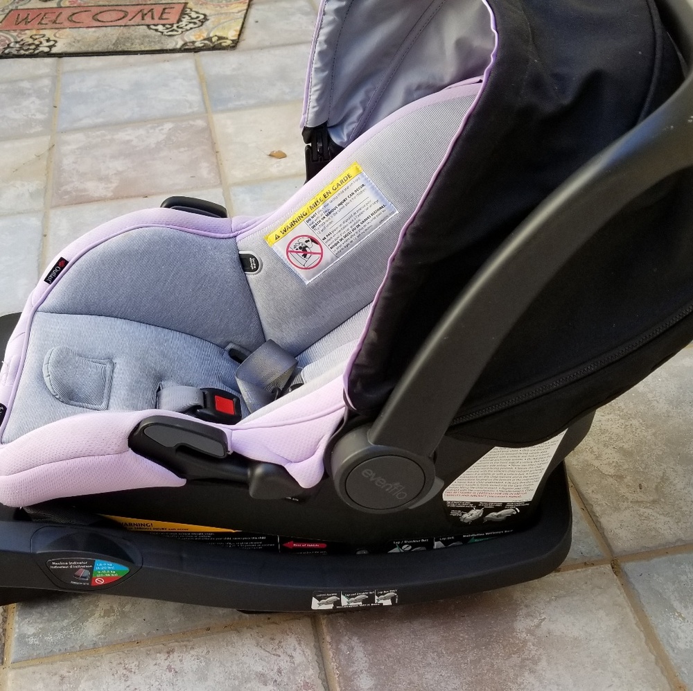 Light lavender and blk gently used carseat/base